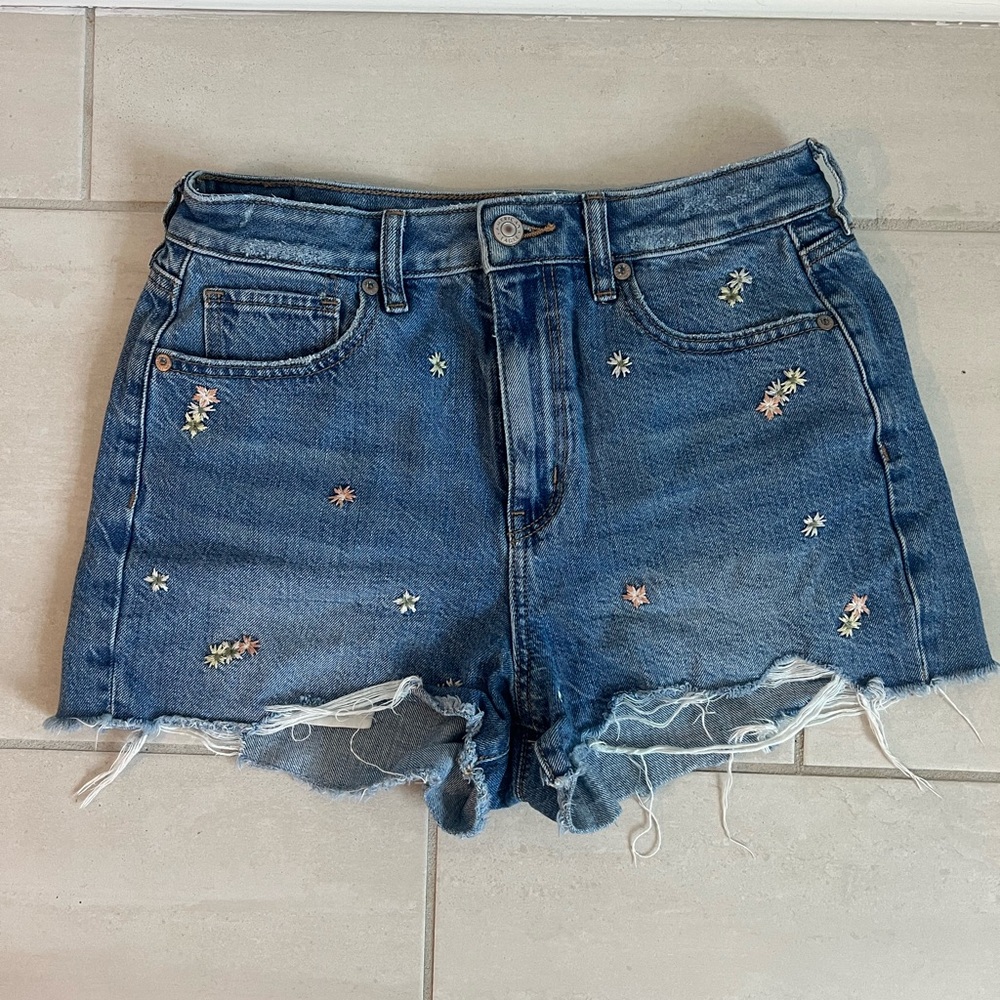 Embroidered Denim Women's Mom Shorts & High-Waisted 90s Boyfriend Short - Picture 5 of 14